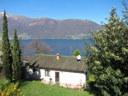 Casa unifamiliare a Caviano